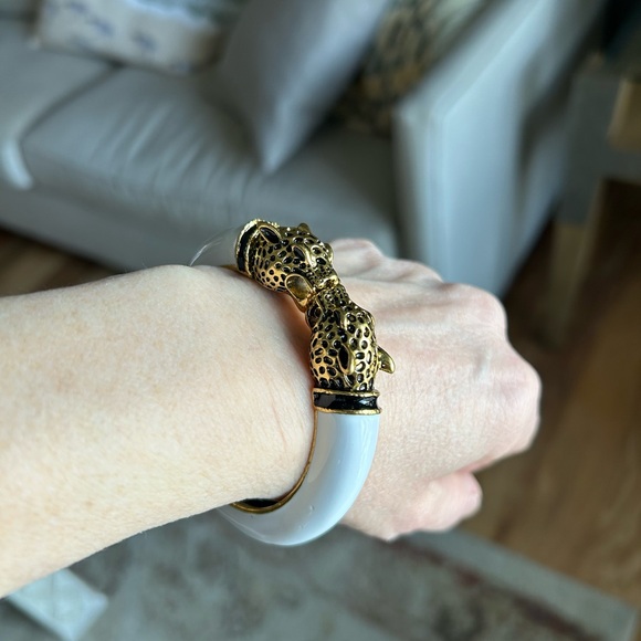 Vintage Kenneth Jay Lane Gold and White Enamel Leopard Bracelet Bangle - Picture 8 of 8